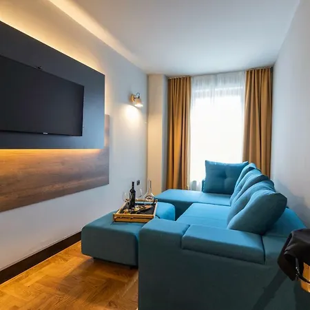 Next Door Park 4*