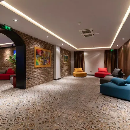 Next Door Park 4*