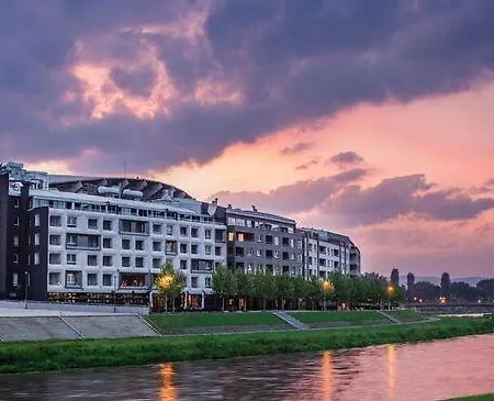 Next Door Park فندق سكوبجي